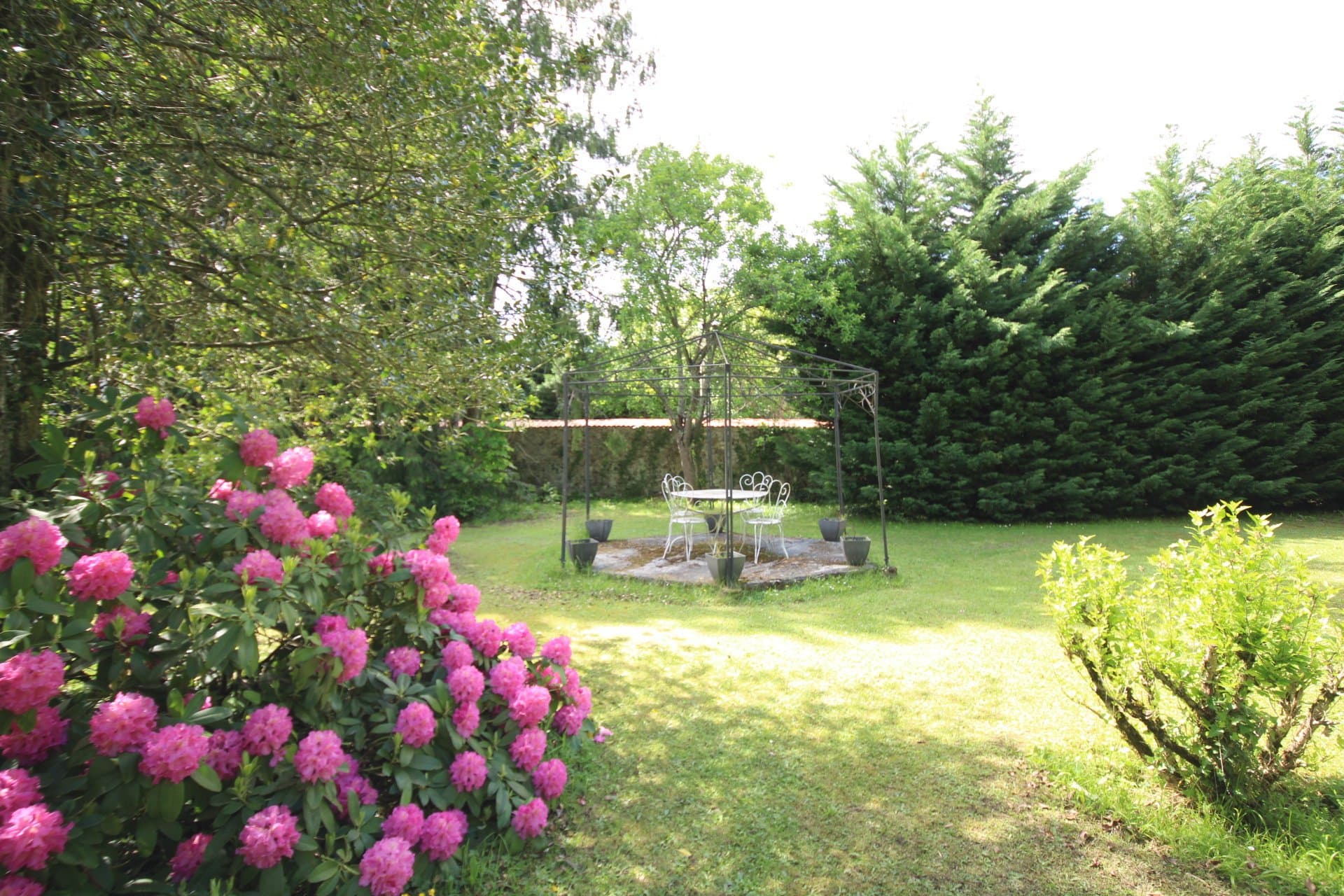 Charming 1890s Manor House With Heated Pool And Mountain Views 2