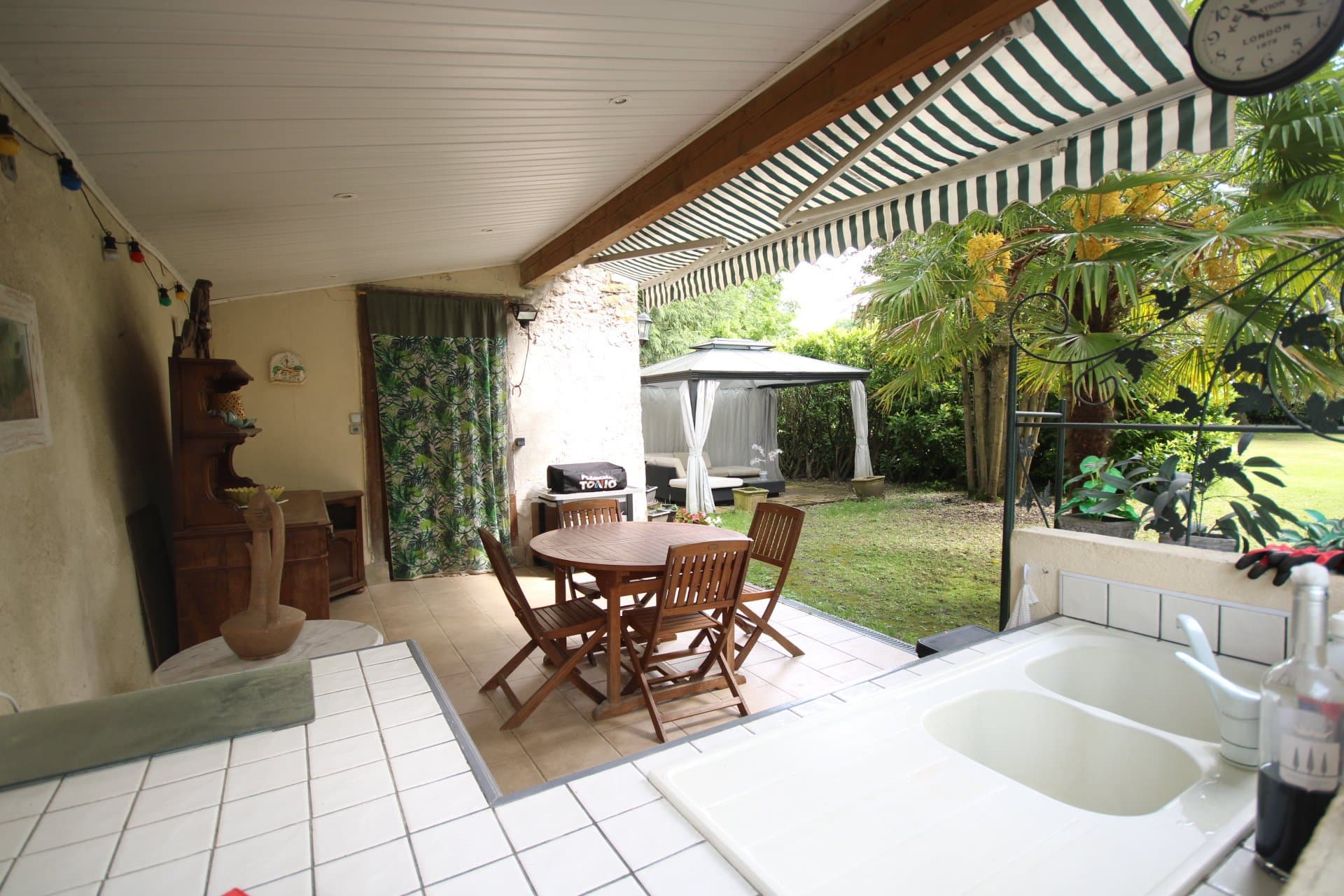Charming 1890s Manor House With Heated Pool And Mountain Views 4