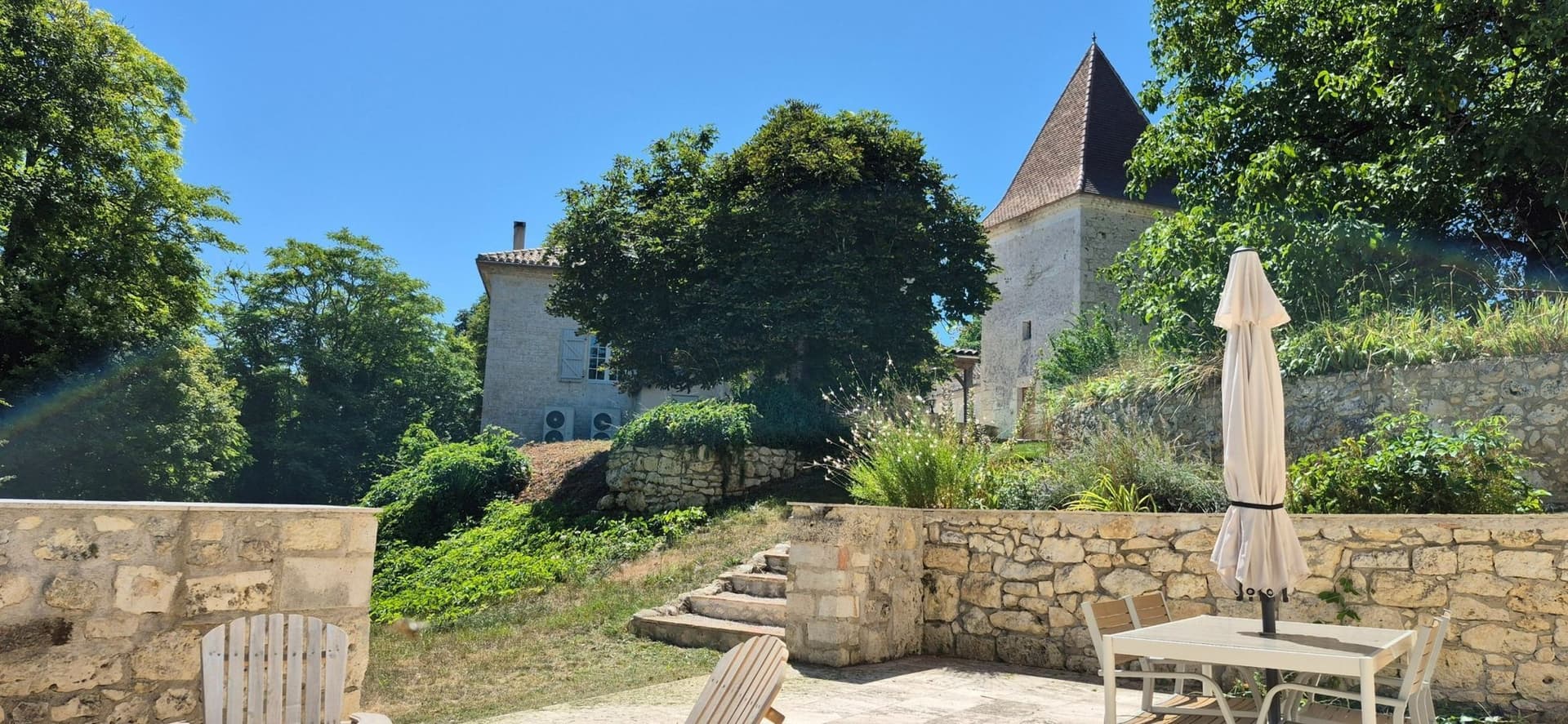 Elegant Fully Restored Manor With Guest House And Expansive Grounds 2