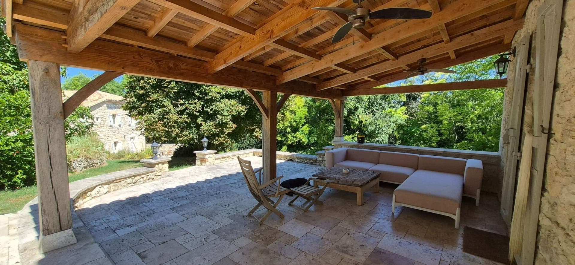 Elegant Fully Restored Manor With Guest House And Expansive Grounds 3