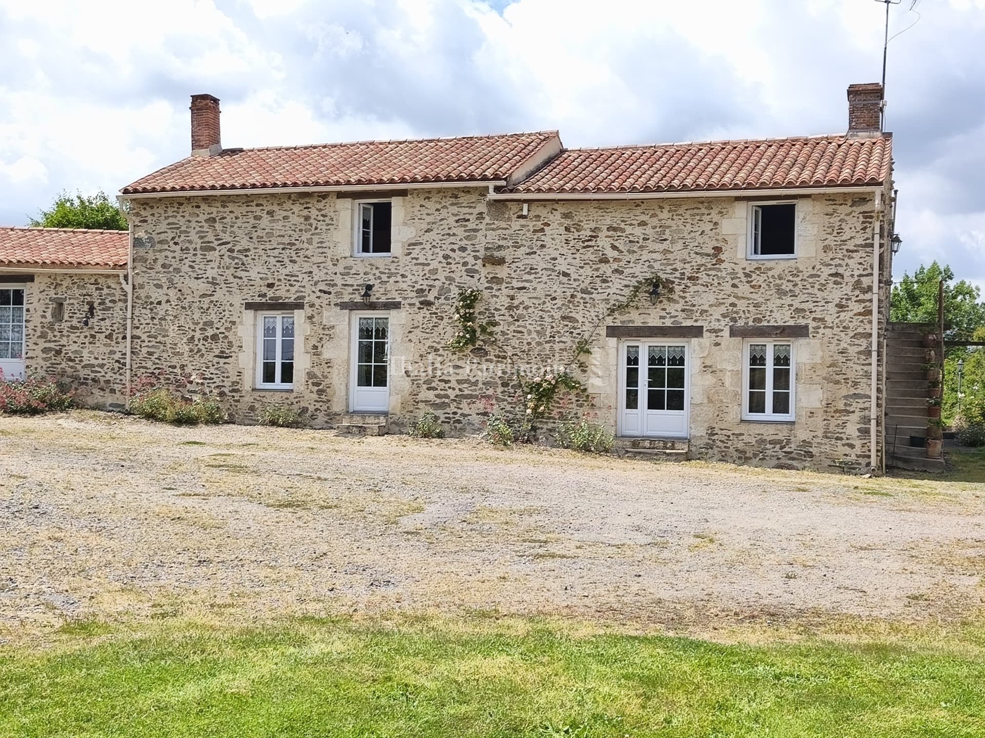 Charming Stone House With Cottage And Stables On 3 Hectares — in France