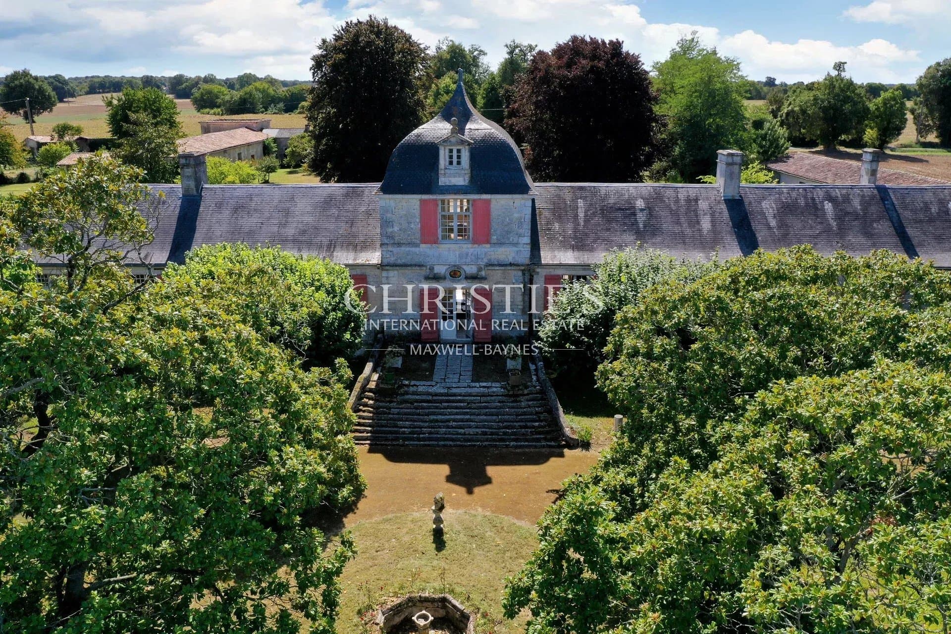 Elegant 17th Century Château With Expansive Grounds