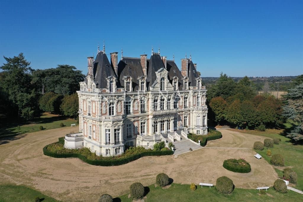 Magnificent 19th Century Château With Extensive Grounds And Equestrian Facilities 2