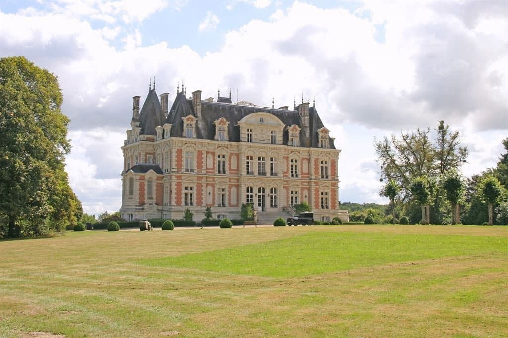 Magnificent 19th Century Château With Extensive Grounds And Equestrian Facilities 5