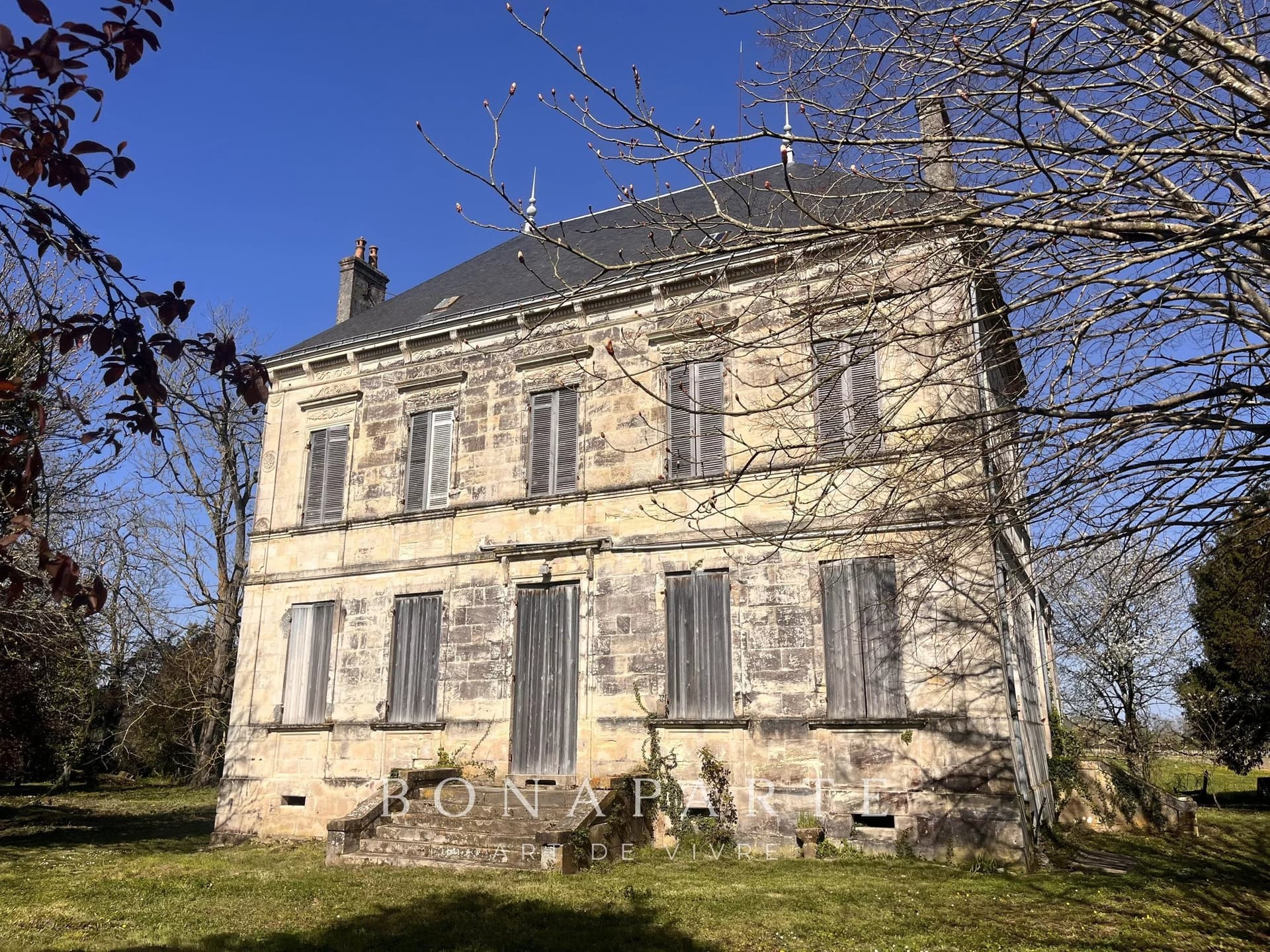 19th Century Château in Couquèques with 5 Bedrooms and 5000 Sqm Park 4