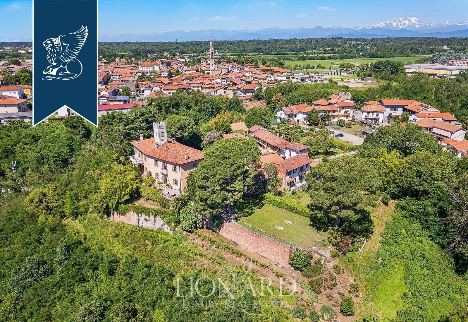 Medieval Castle With Panoramic Tower And Private Park 4