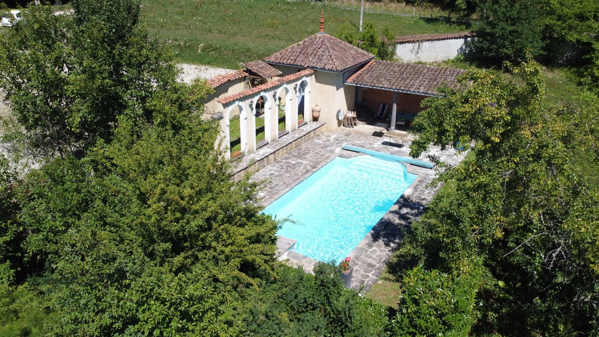 Spacious Castle With 11 Bedrooms And Swimming Pool — in Auvergne-Rhône-Alpes, France