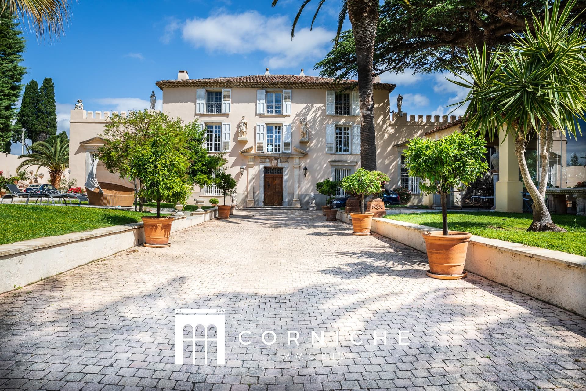 Exceptional 16th Century Château With Pool And Tennis Court 2