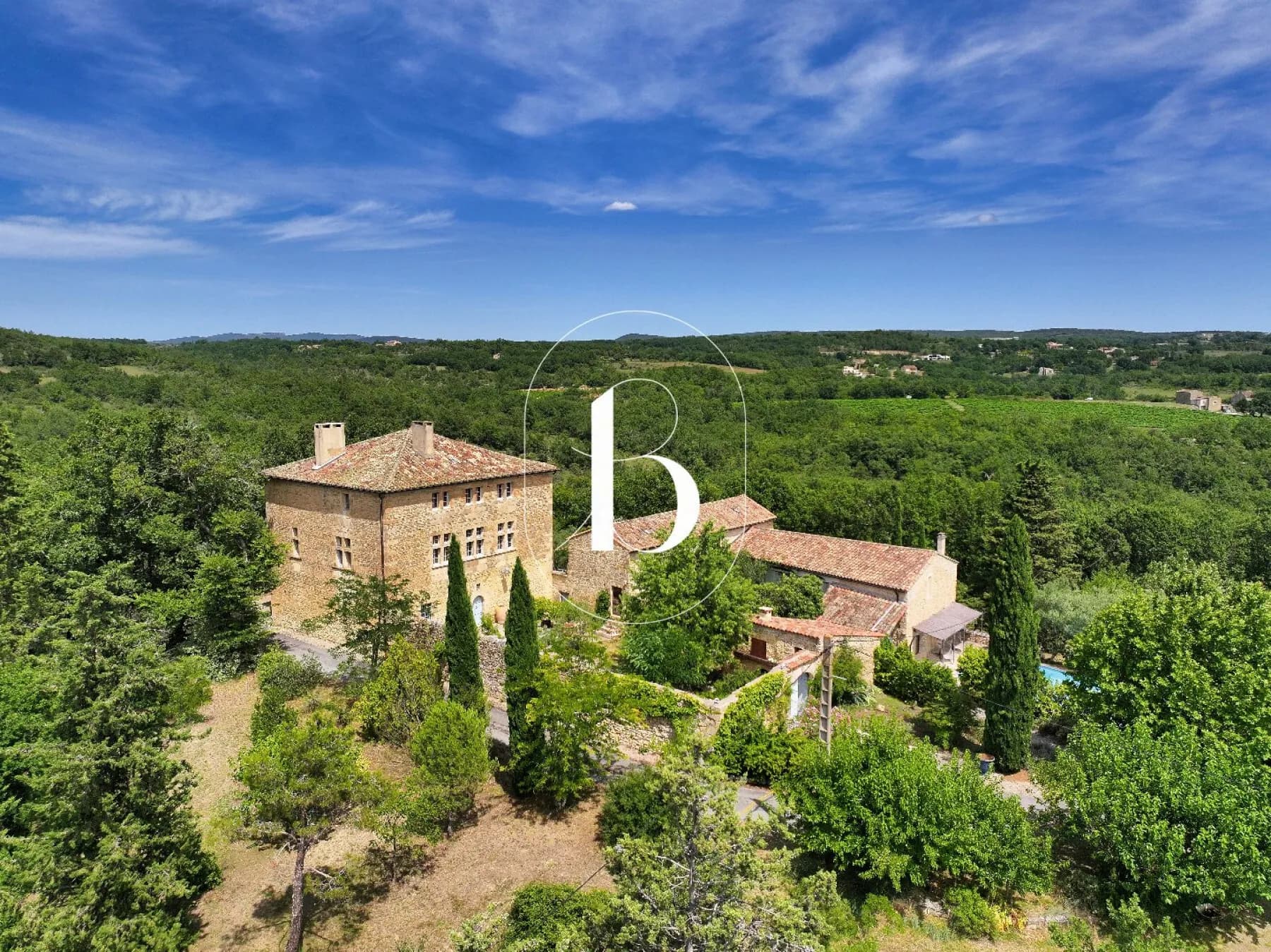 Stunning 17th Century Château With Swimming Pool And Panoramic Views 3
