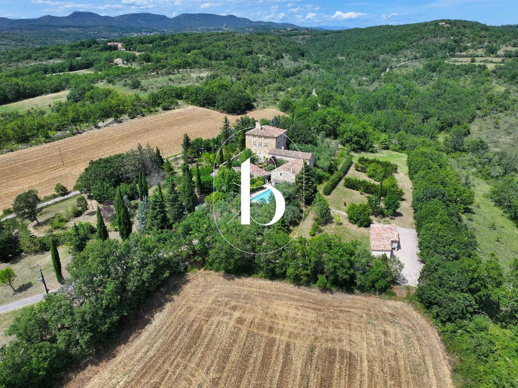 Stunning 17th Century Château With Swimming Pool And Panoramic Views 4