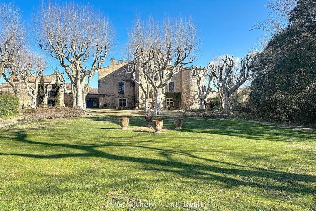 Stunning Château With 880 Sqm Living Area And Expansive Garden 3