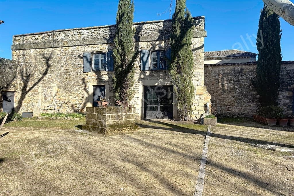 Stunning Château With 880 Sqm Living Area And Expansive Garden 4