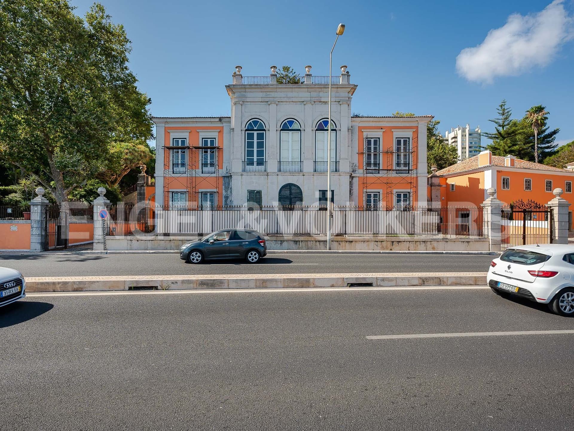 19th Century Palace With Ocean View In Paço De Arcos — Palace for sale in Oeiras, Portugal