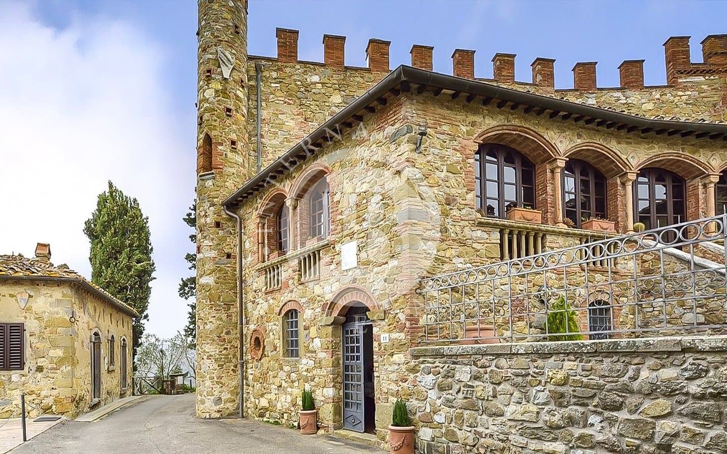 Stunning 12th Century Castle With Panoramic Pool And Olive Gardens 2