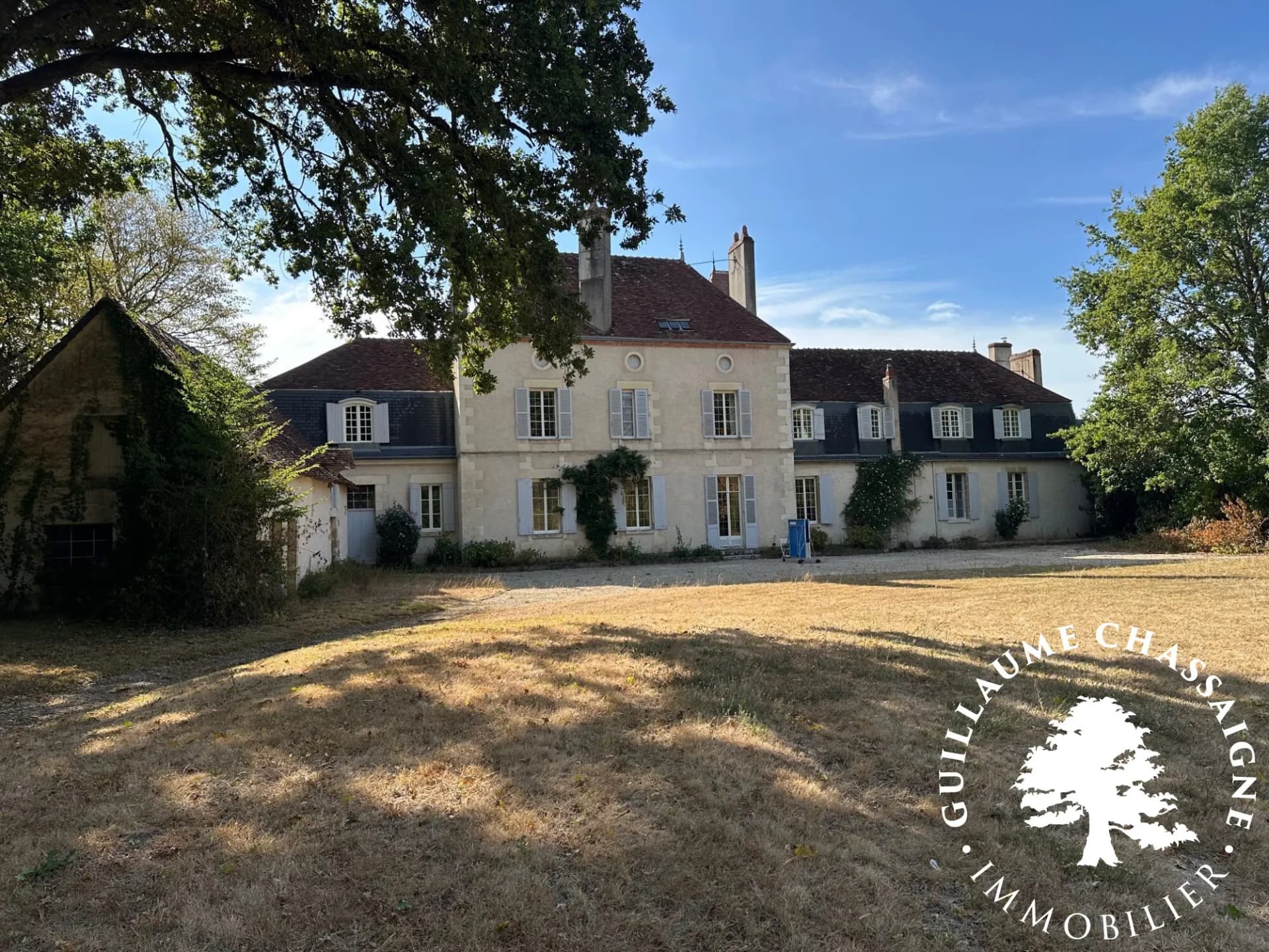 Château in a 36-Hectare Park with 8 Bedrooms