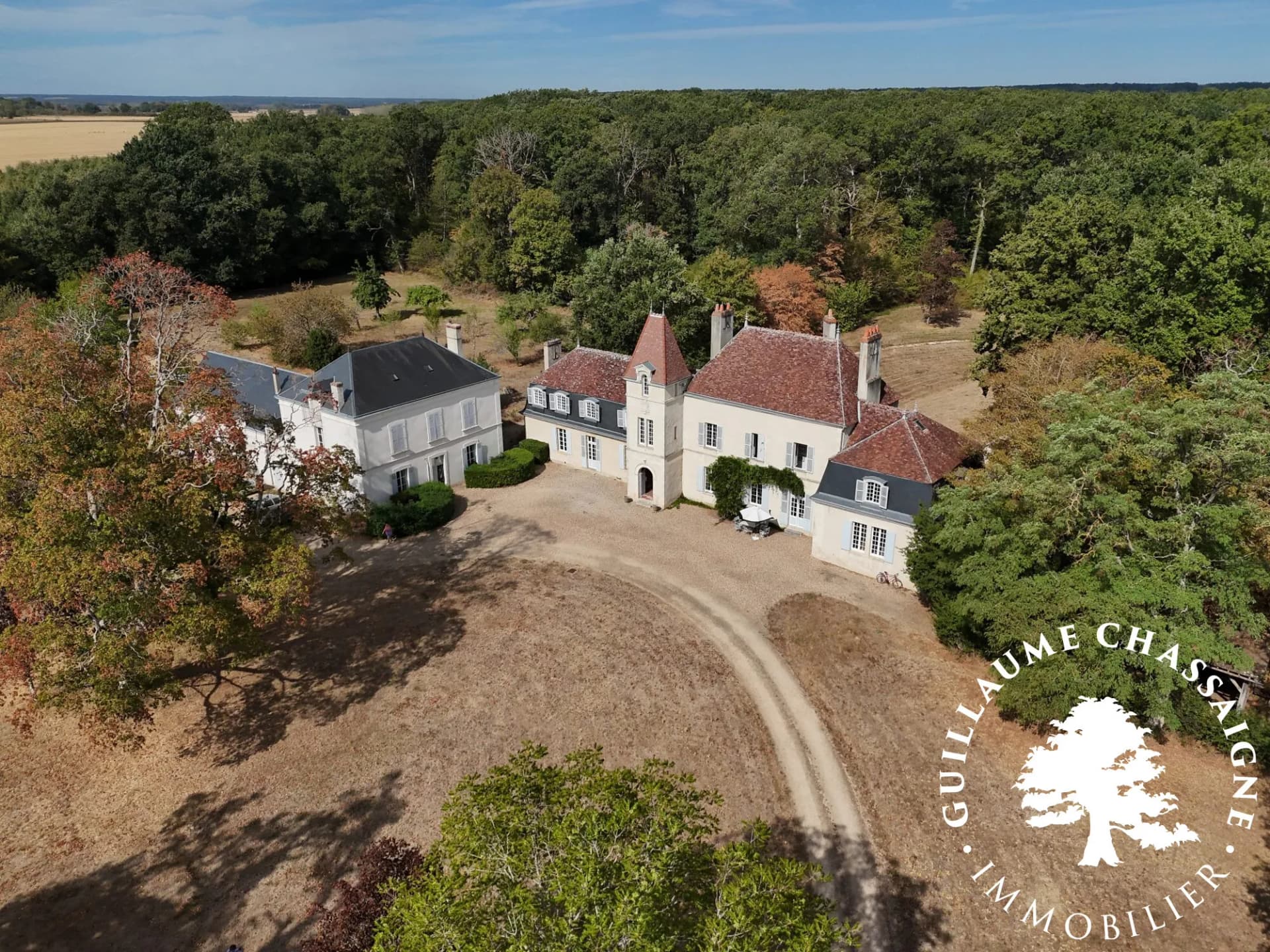 Château in a 36-Hectare Park with 8 Bedrooms 3