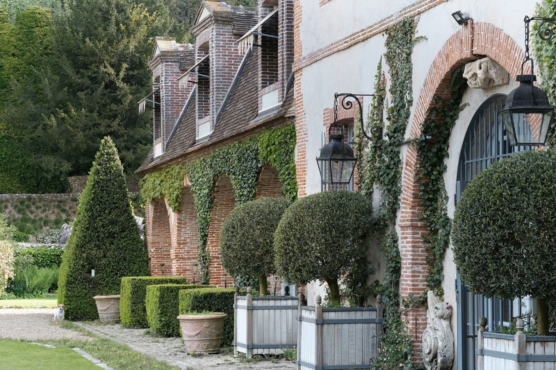 Renovated 17th Century Manor With Swimming Pool And Expansive Garden 3
