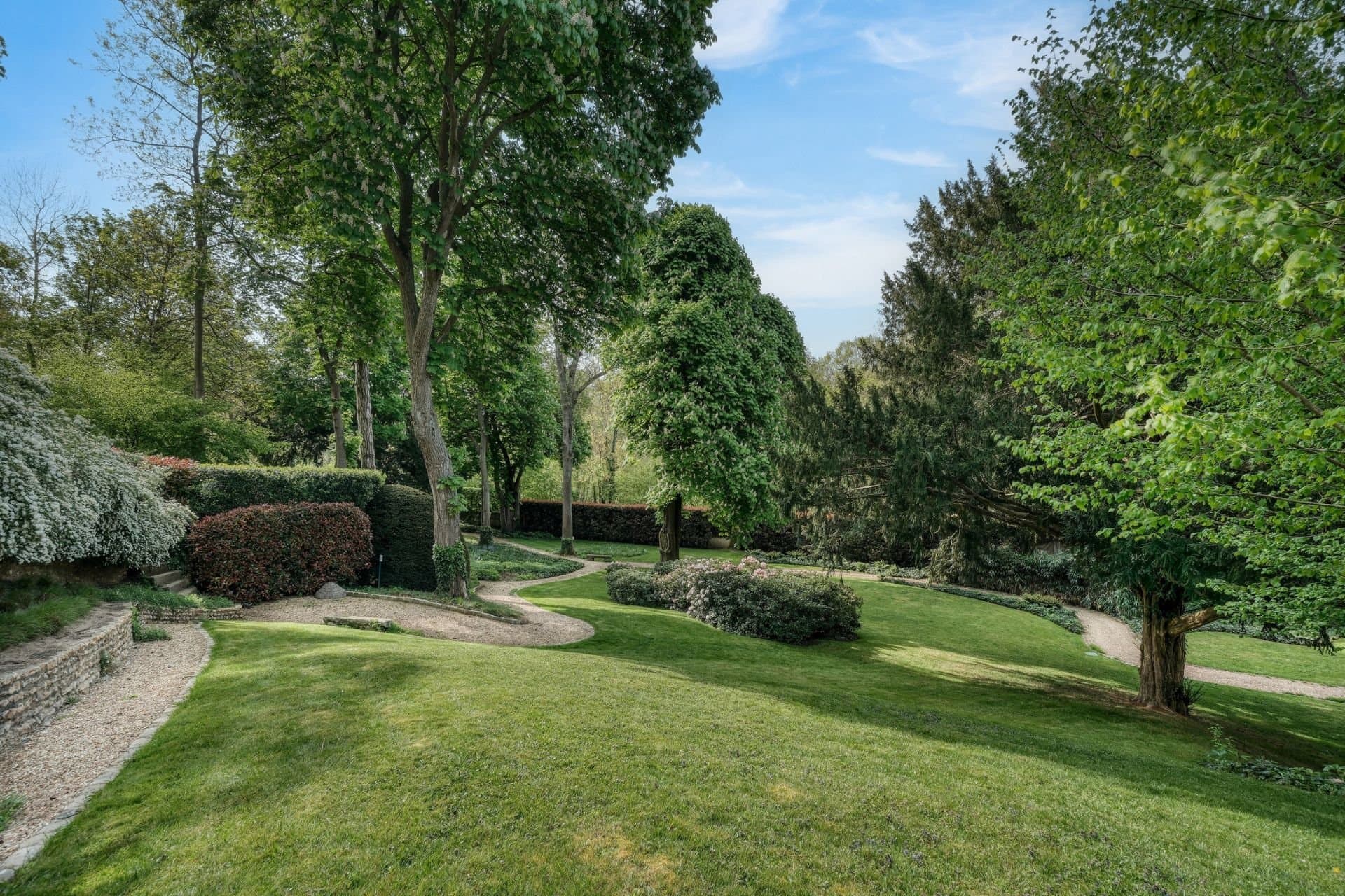 Renovated 17th Century Manor With Swimming Pool And Expansive Garden 4