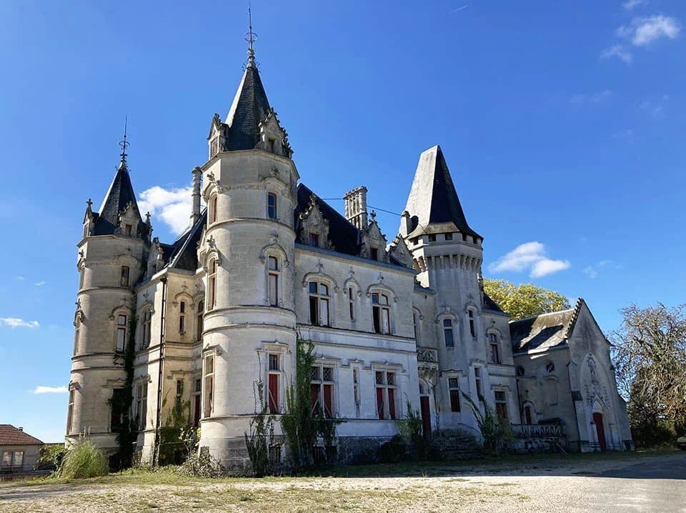 19th Century Château With Development Potential On 45 Hectare Estate — Château for sale in Nouvelle Aquitaine, France