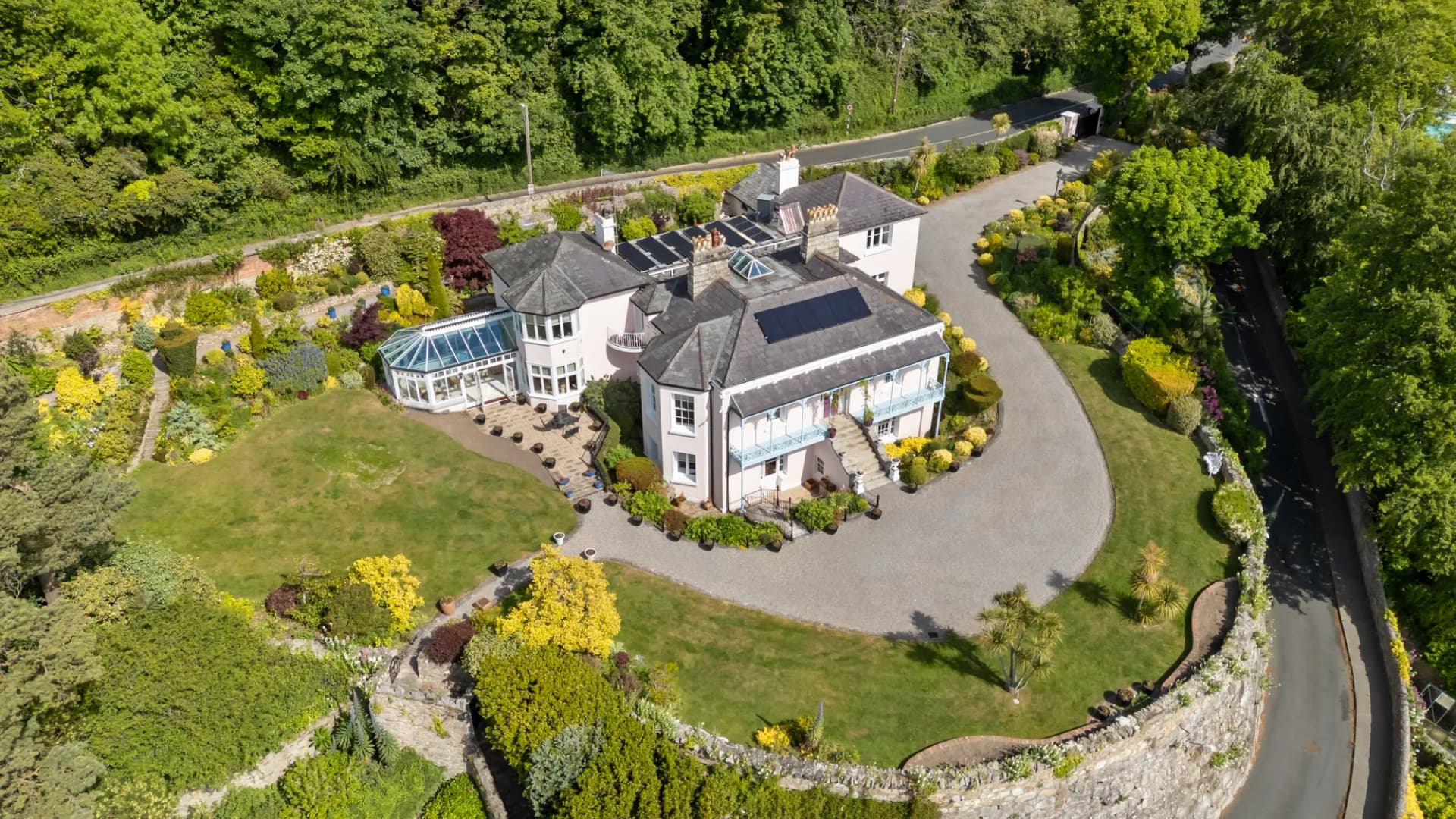 Georgian Villa with Panoramic Views Overlooking Killiney Bay 4