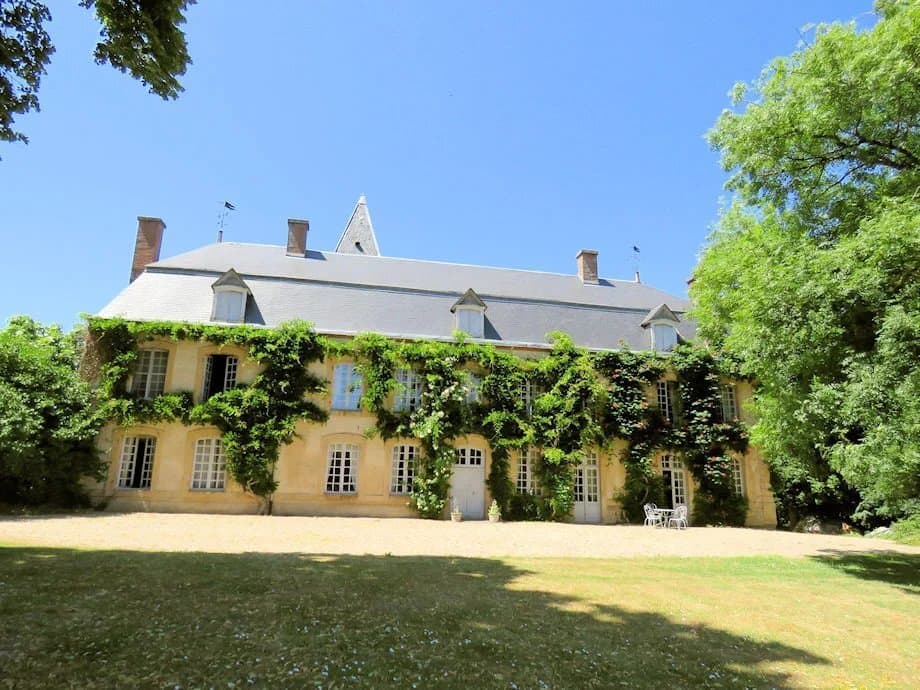 18th Century Château With Expansive Grounds And Artist’s Studio