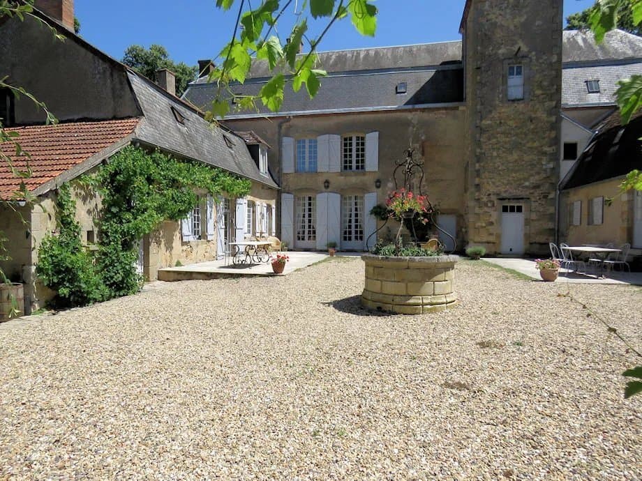 18th Century Château With Expansive Grounds And Artist’s Studio 4