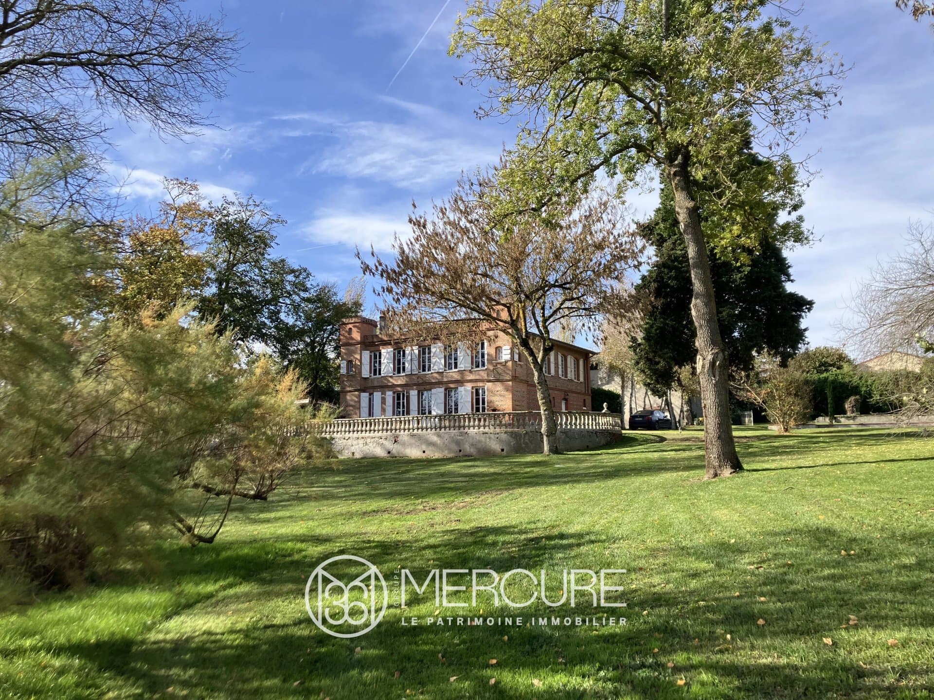 Château with Heated Swimming Pool and Elegant Park 3