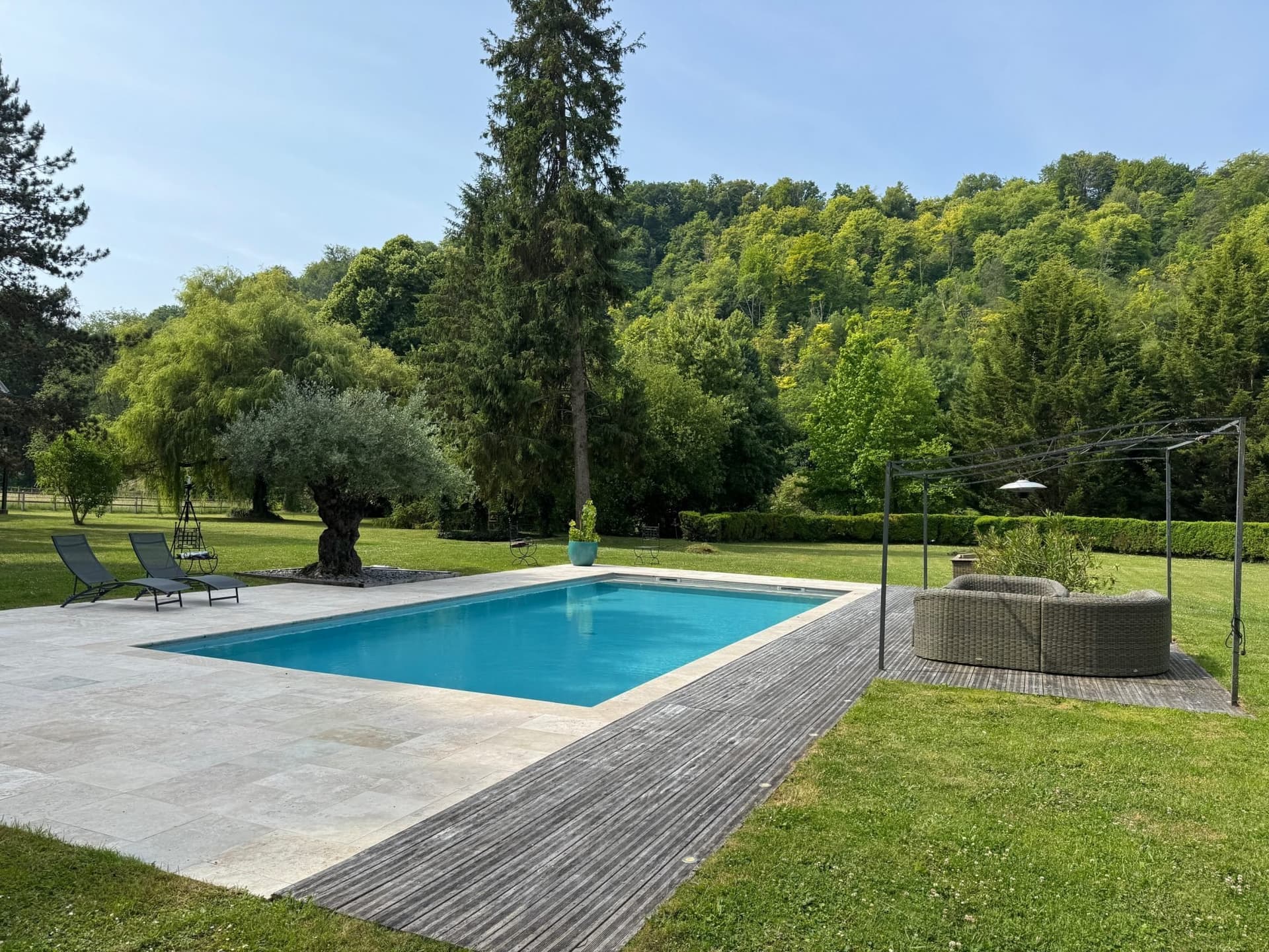 Elegant Château with Equestrian Complex and Swimming Pool 5