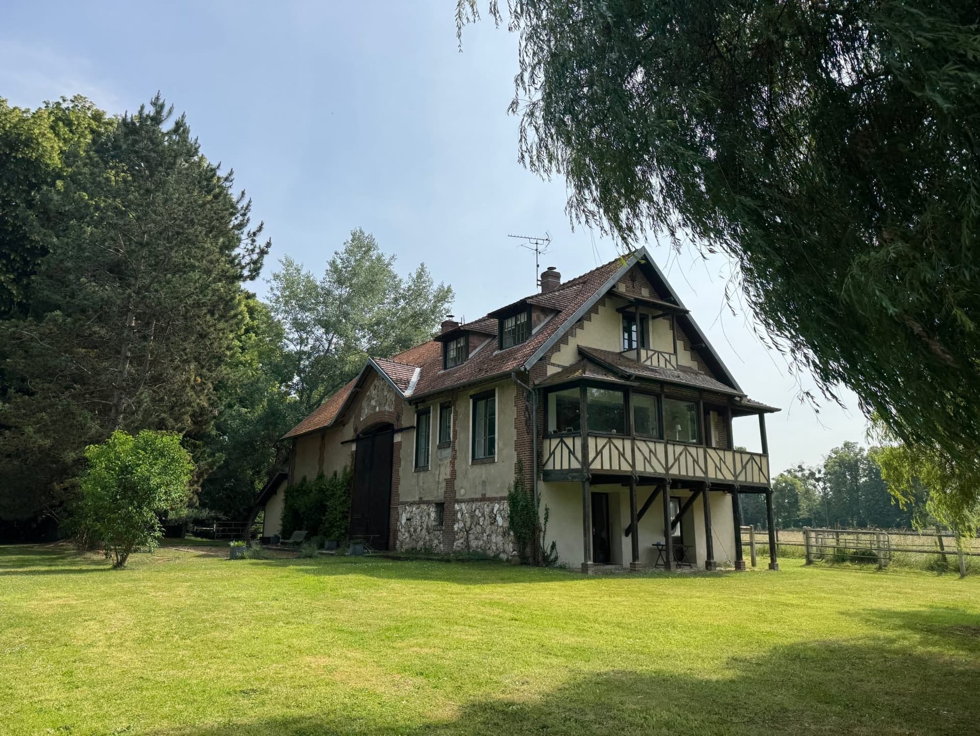 Elegant Château with Equestrian Complex and Swimming Pool 2