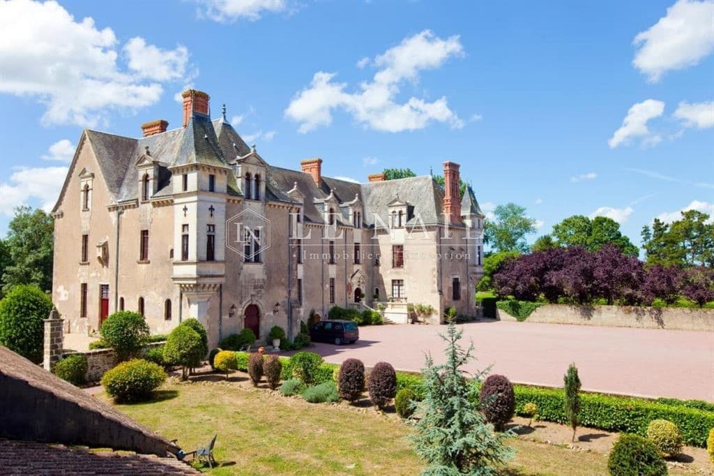 Stunning 17th Century Château With 21 Bedrooms Near The Vendée Coast — Château for sale in Vendée, France