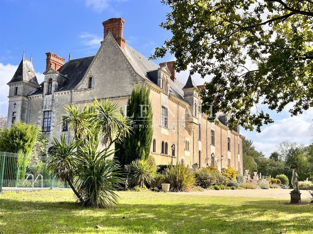Stunning 17th Century Château With 21 Bedrooms Near The Vendée Coast 3