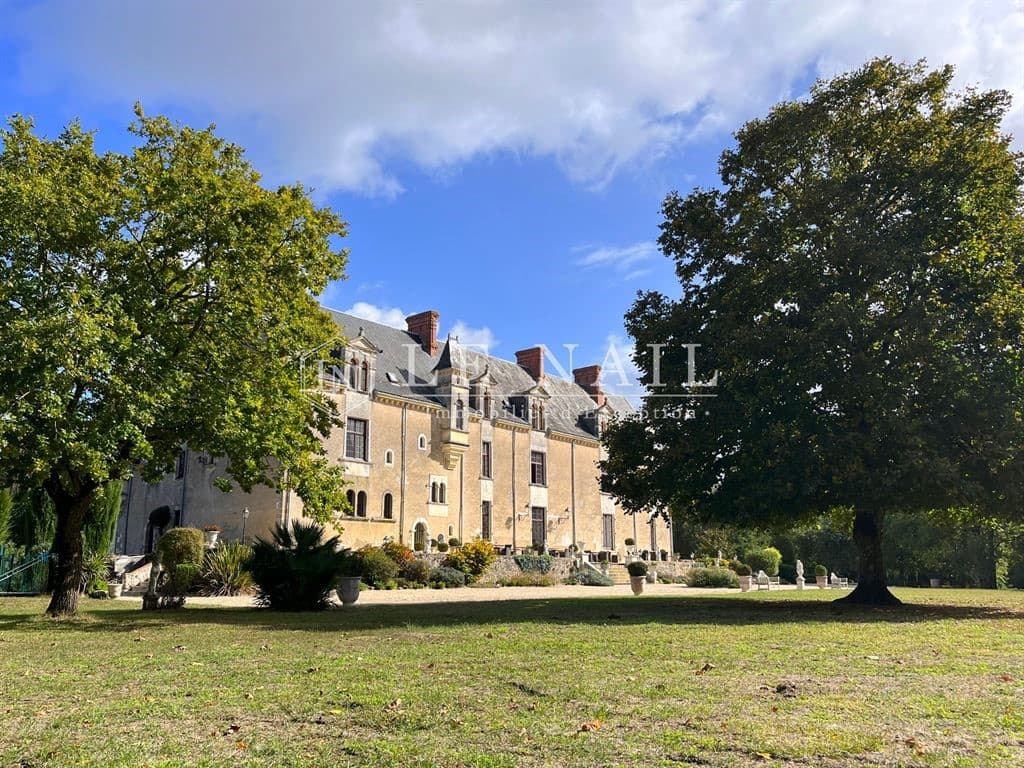 Stunning 17th Century Château With 21 Bedrooms Near The Vendée Coast 4