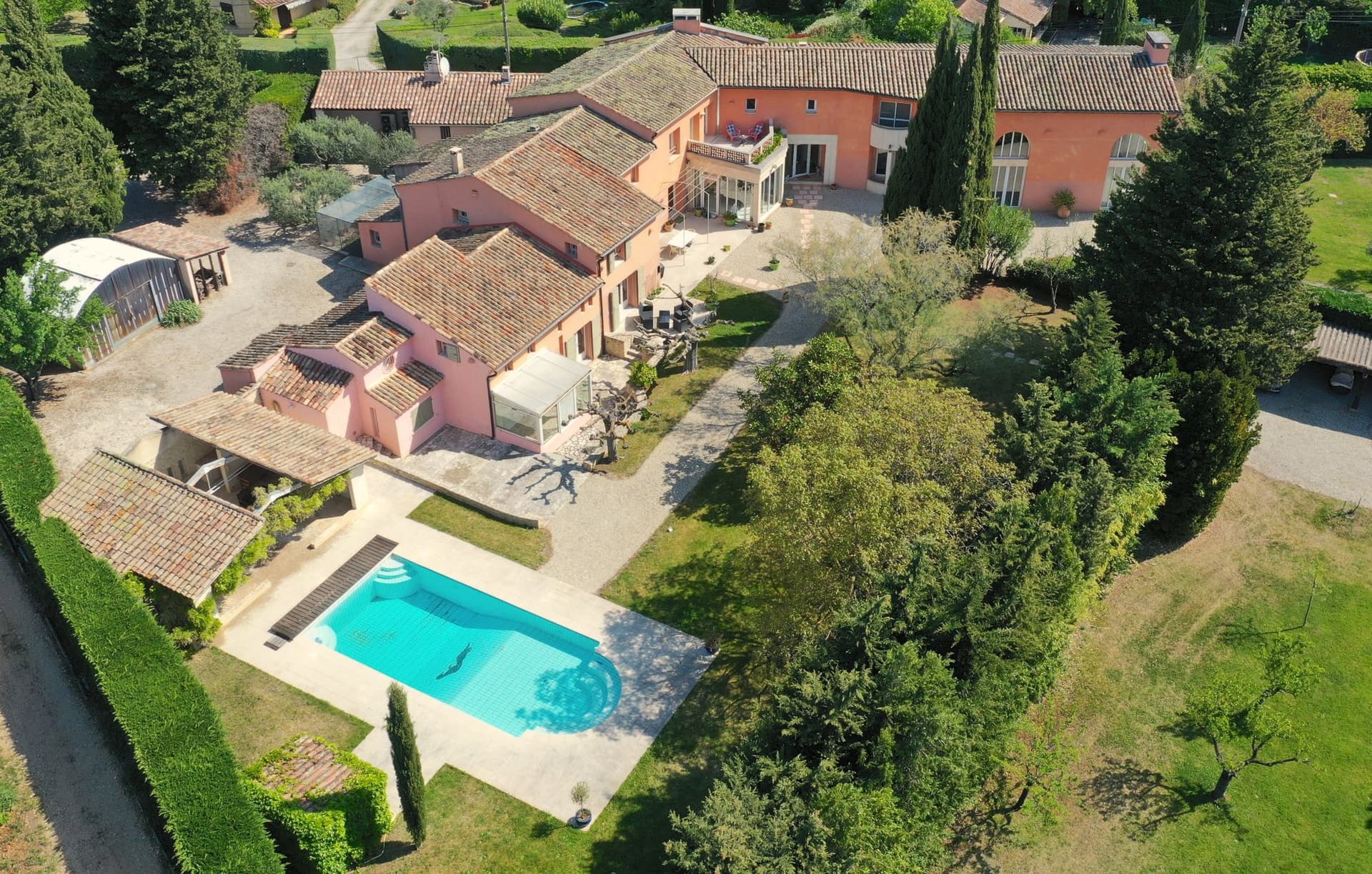 Exceptional Estate With Luxurious Amenities And Unique Architecture 2