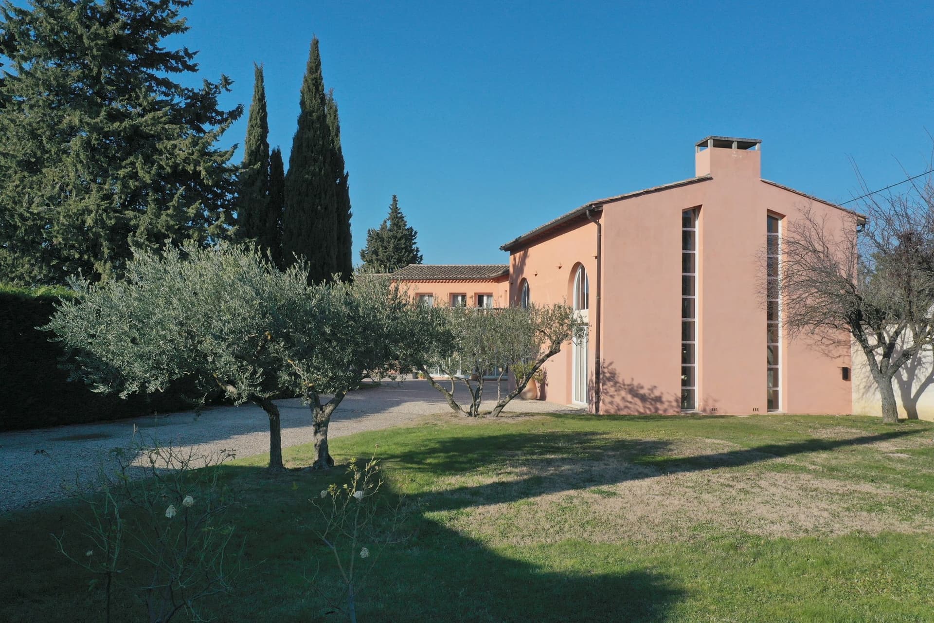 Exceptional Estate With Luxurious Amenities And Unique Architecture 4