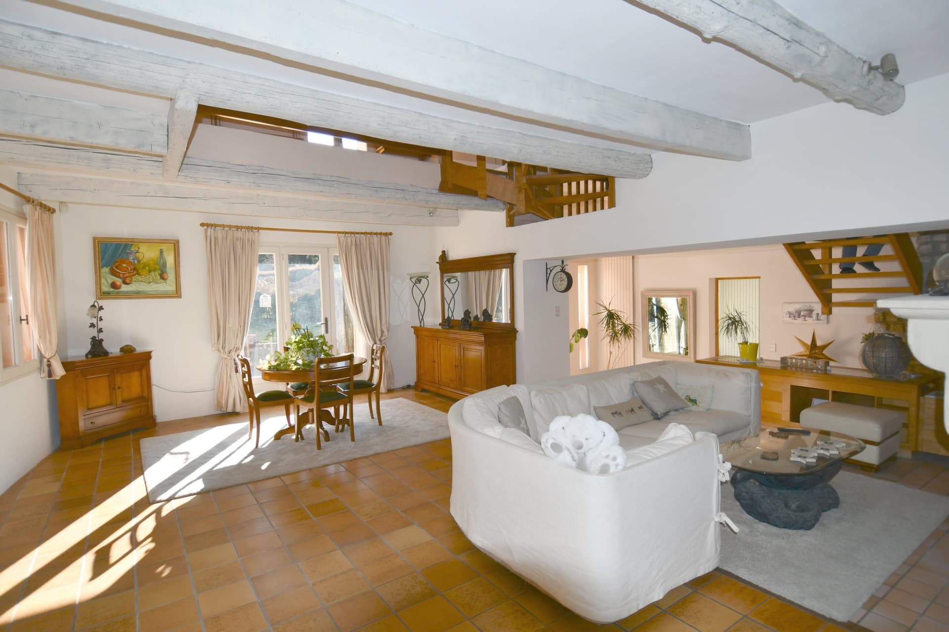 Exceptional Estate With Luxurious Amenities And Unique Architecture 5