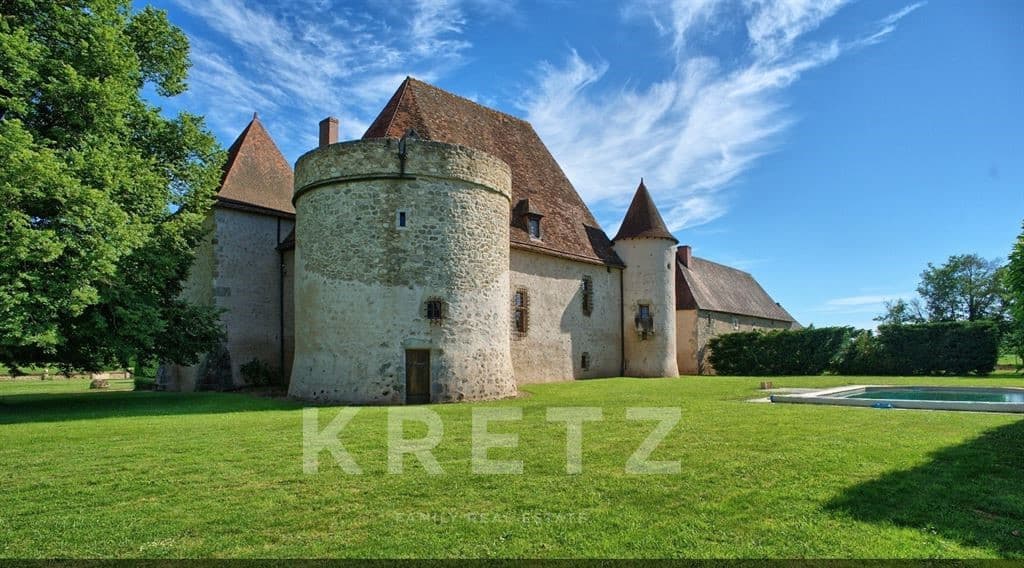 Historic 16th Century Castle With Swimming Pool And Terrace 2