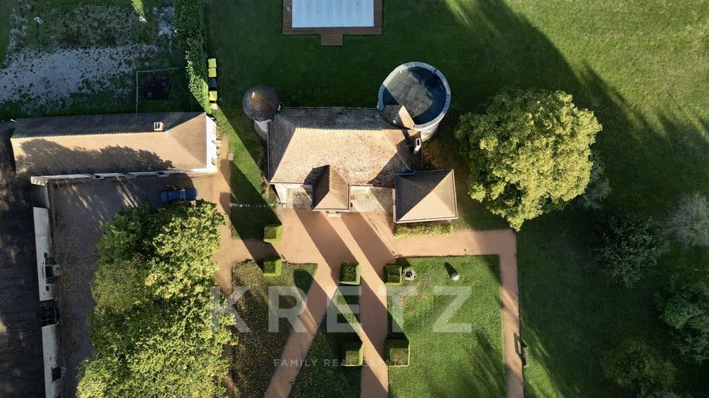 Historic 16th Century Castle With Swimming Pool And Terrace 3