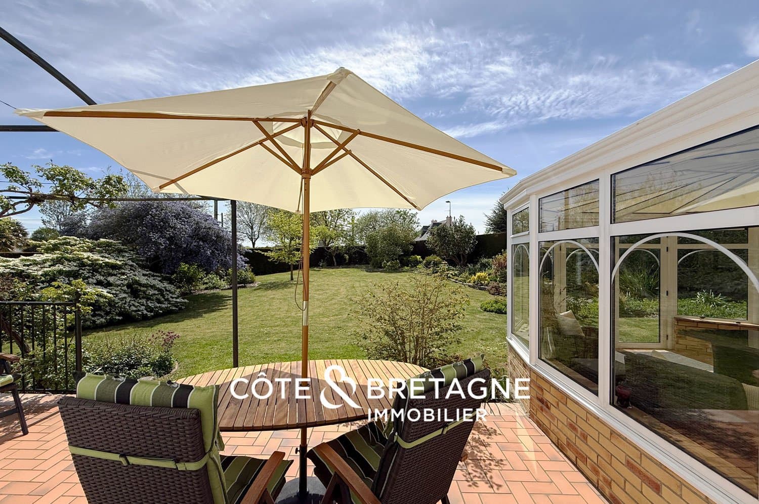 Renovated House with Garden Near Rosaires Beach 2