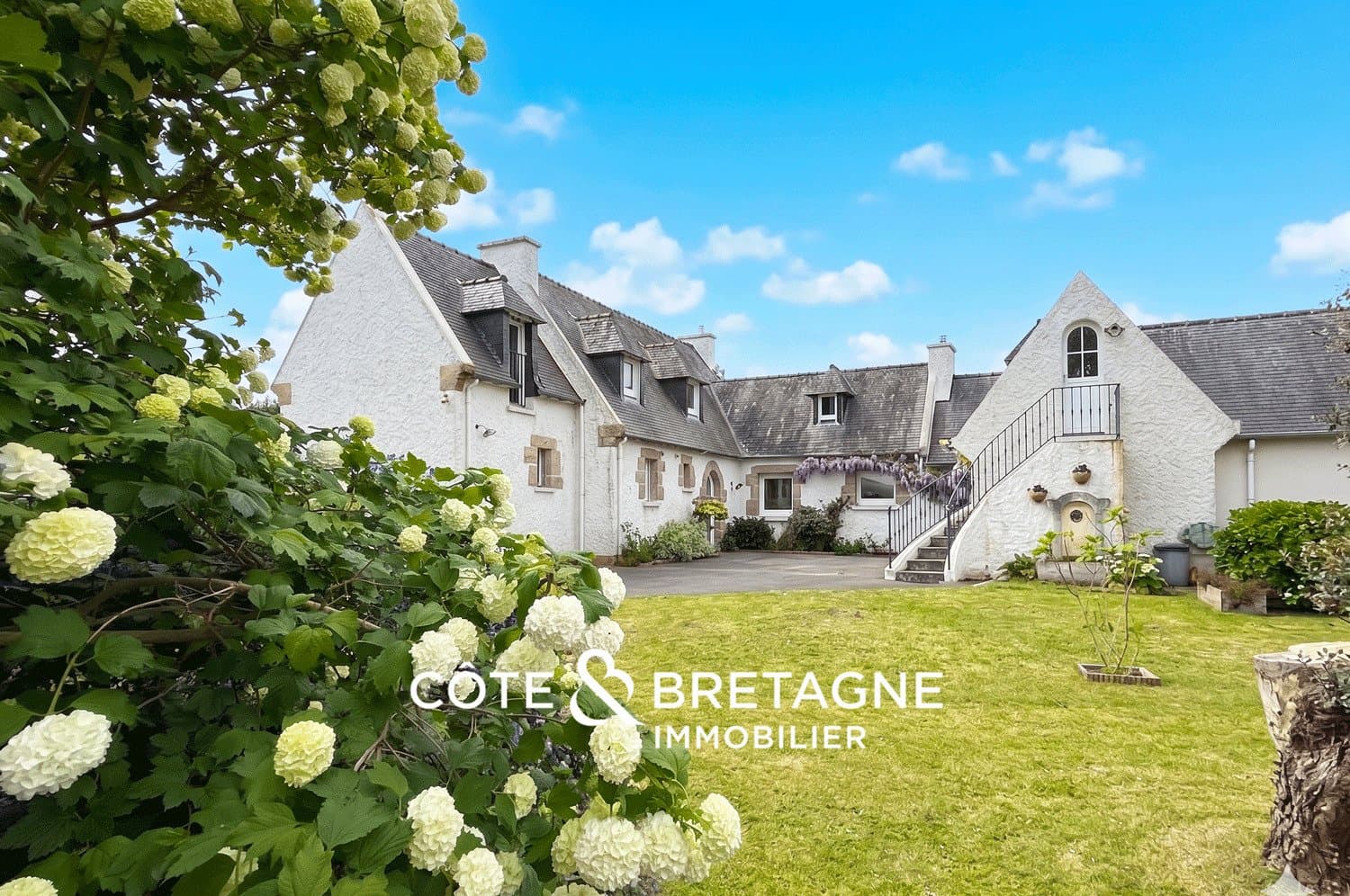 Renovated House with Garden Near Rosaires Beach