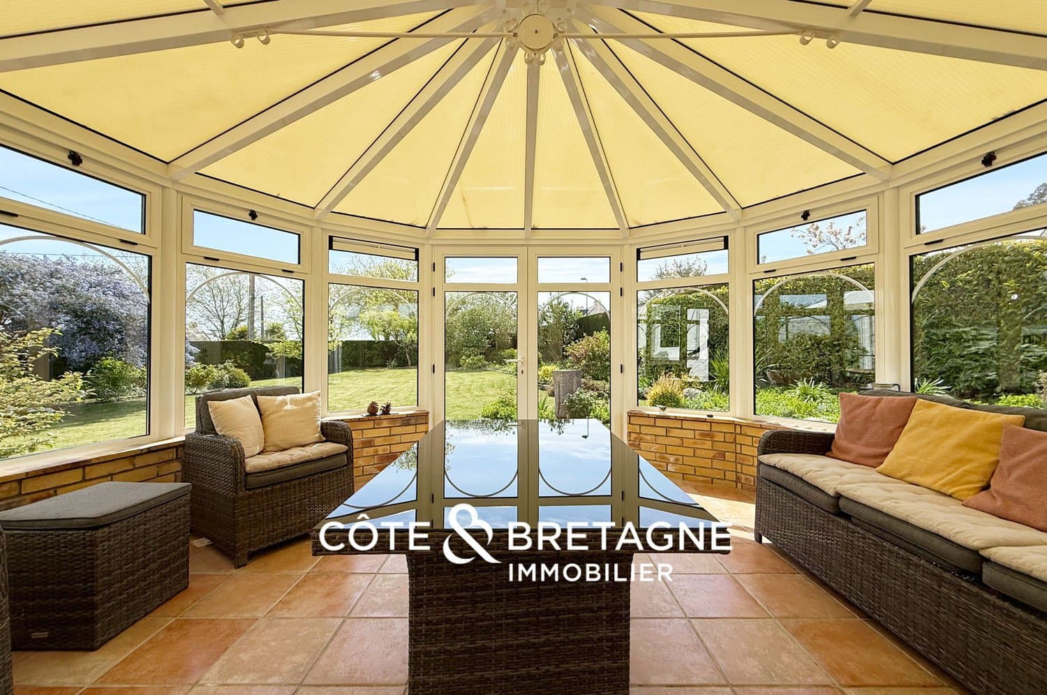 Renovated House with Garden Near Rosaires Beach 5