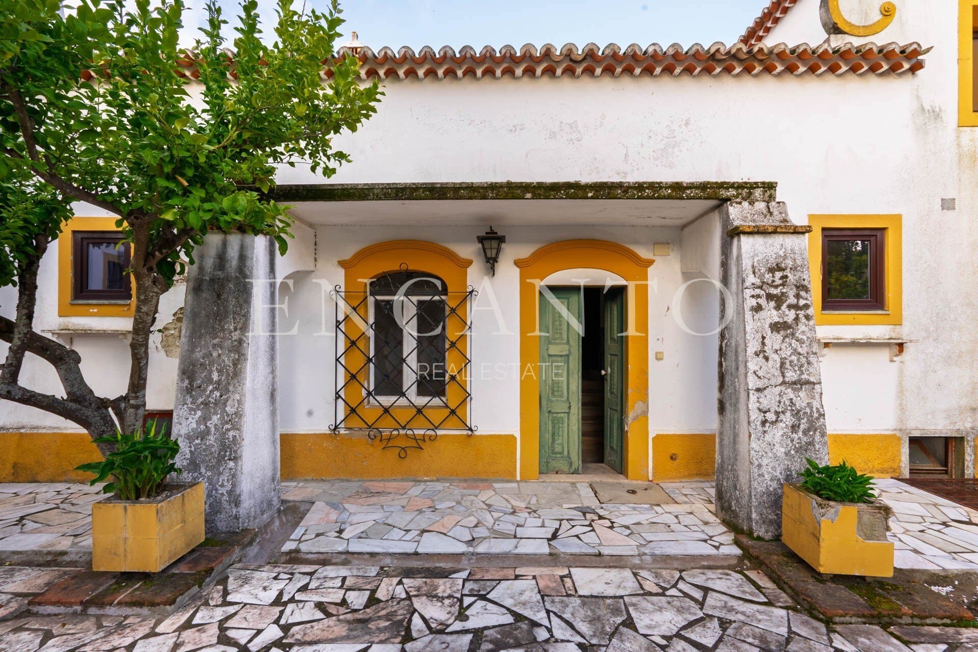 Exceptional Manor Estate With 17 Bedrooms And Swimming Pool 2
