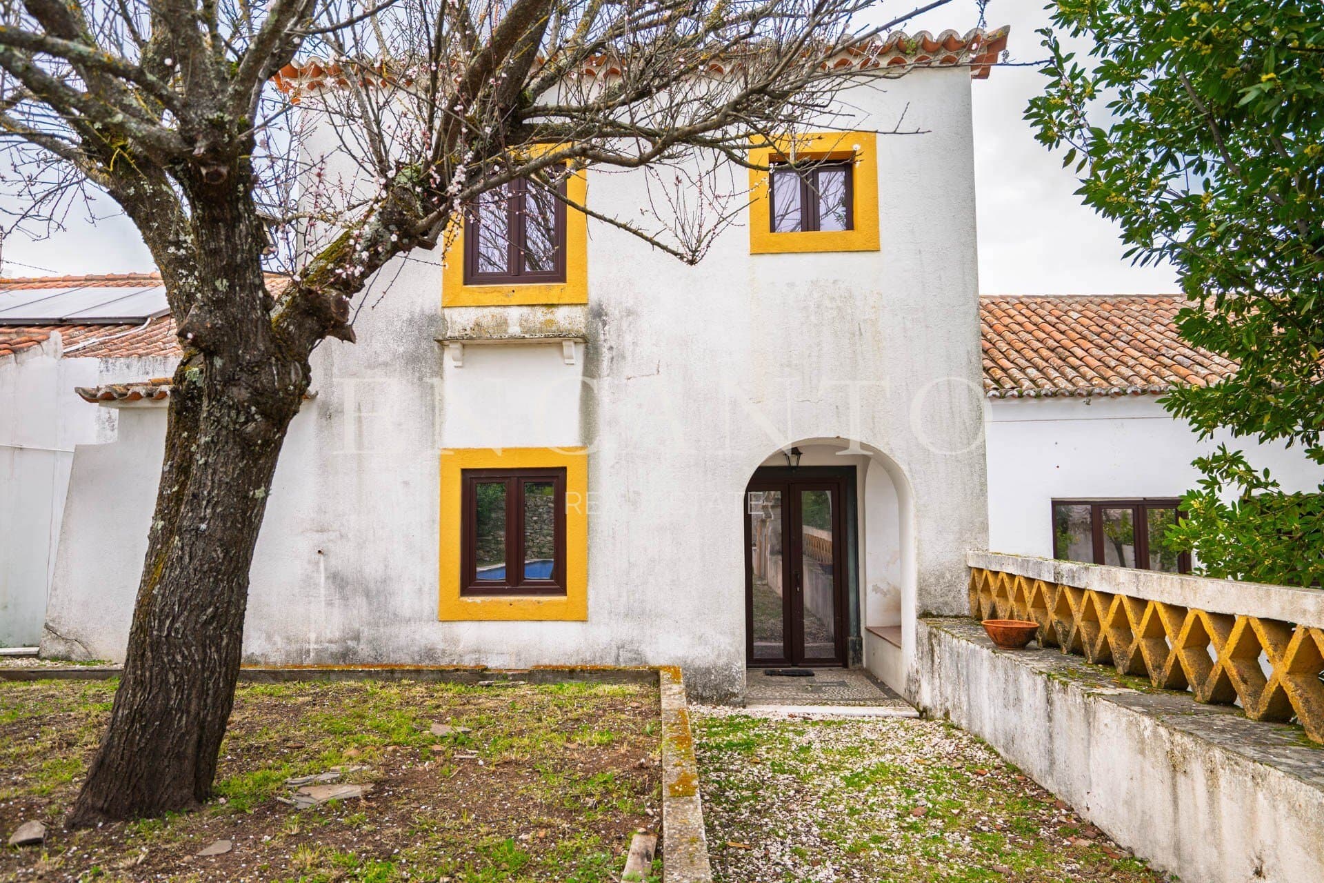 Exceptional Manor Estate With 17 Bedrooms And Swimming Pool 3