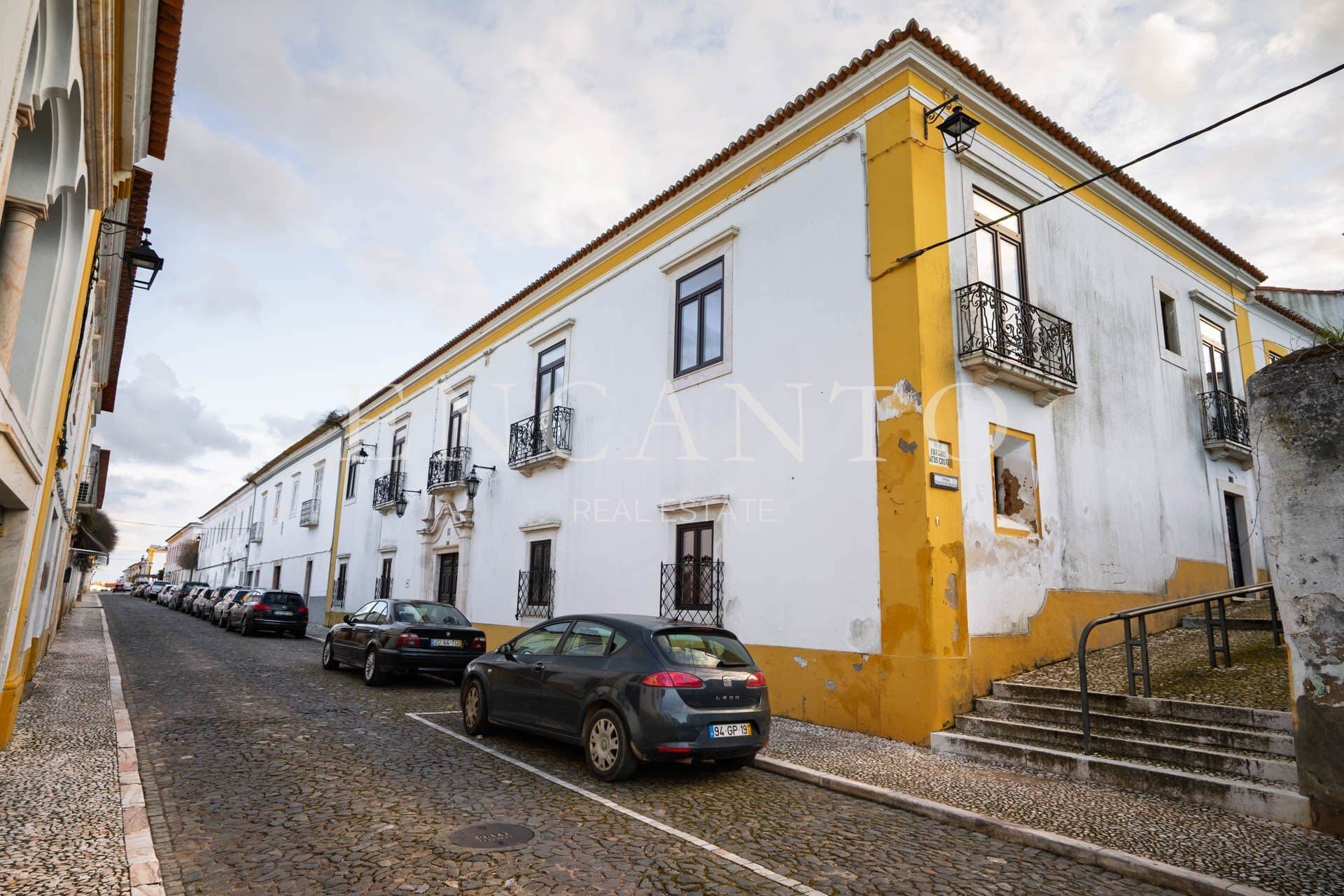 Exceptional Manor Estate With 17 Bedrooms And Swimming Pool 5