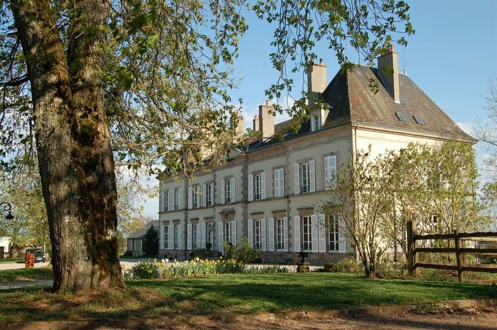 19th Century Château With Equestrian Facilities And 16 Bedrooms 2
