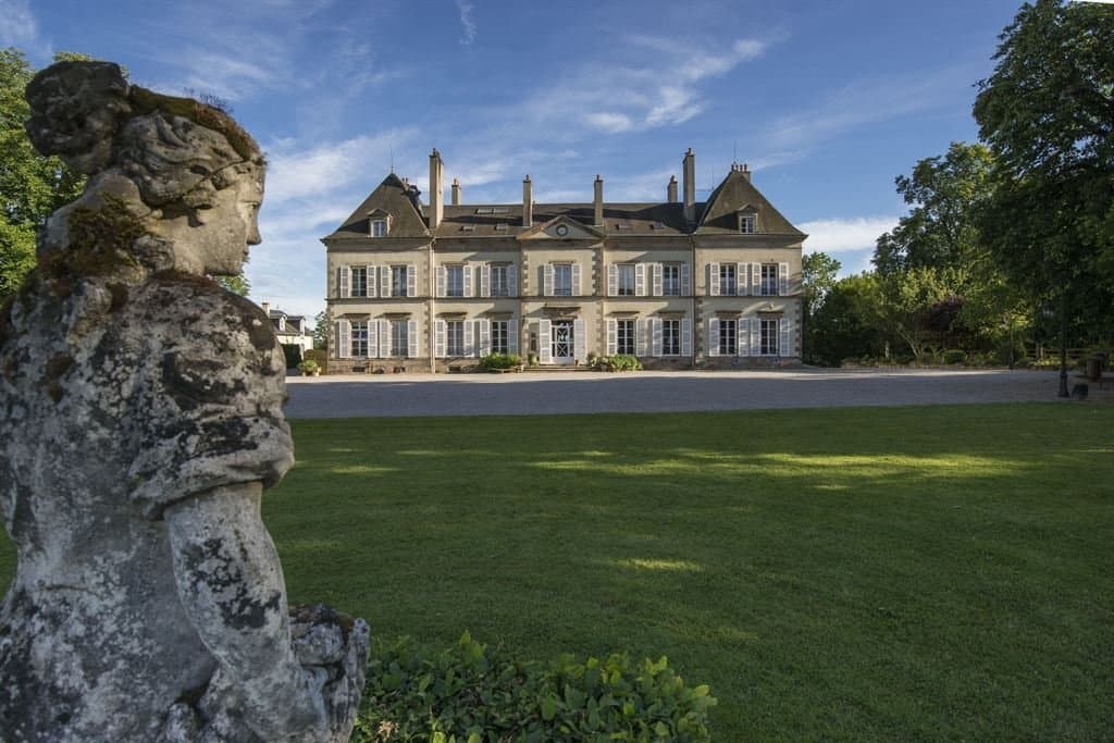 19th Century Château With Equestrian Facilities And 16 Bedrooms 3