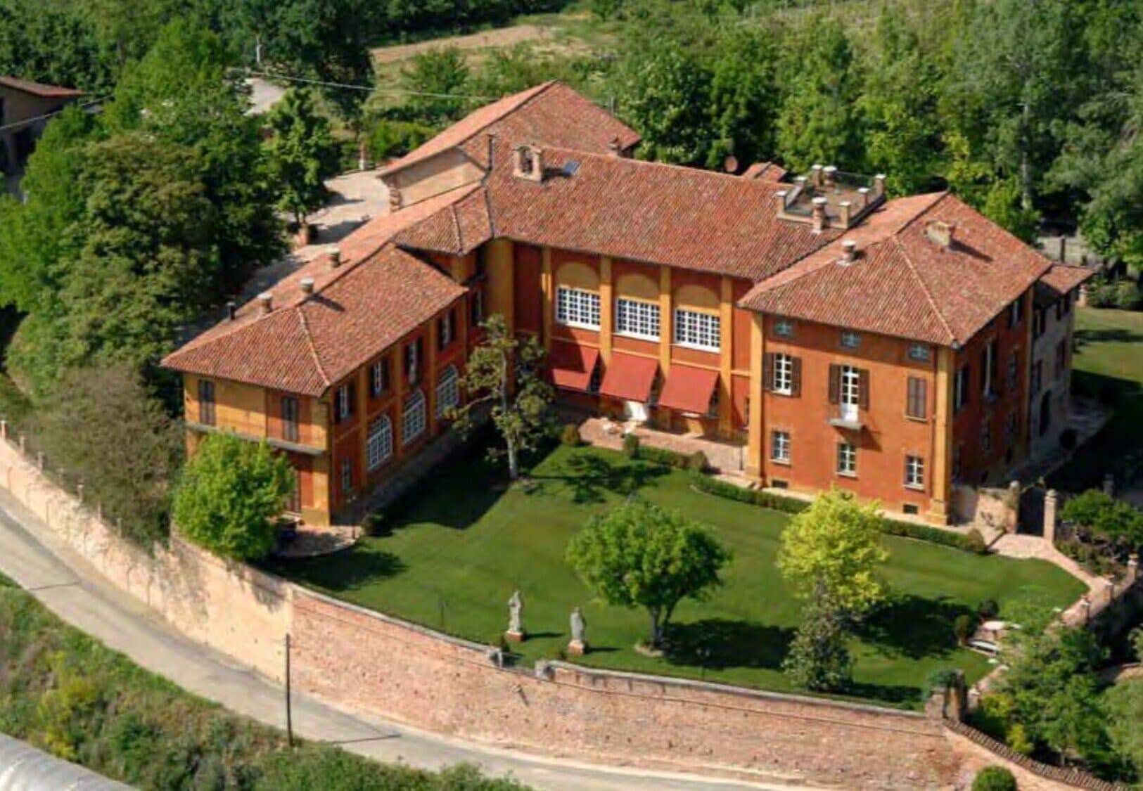 Historic Castle With Private Chapel And Indoor Pool 5