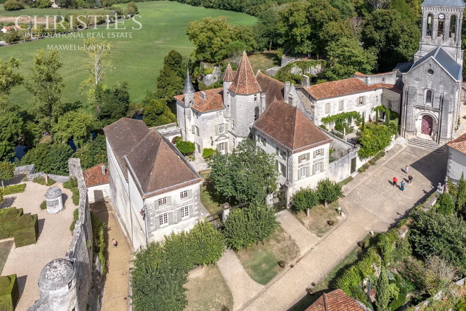 Historic Château With 15 Bedrooms And Panoramic Countryside Views — Château for sale in France