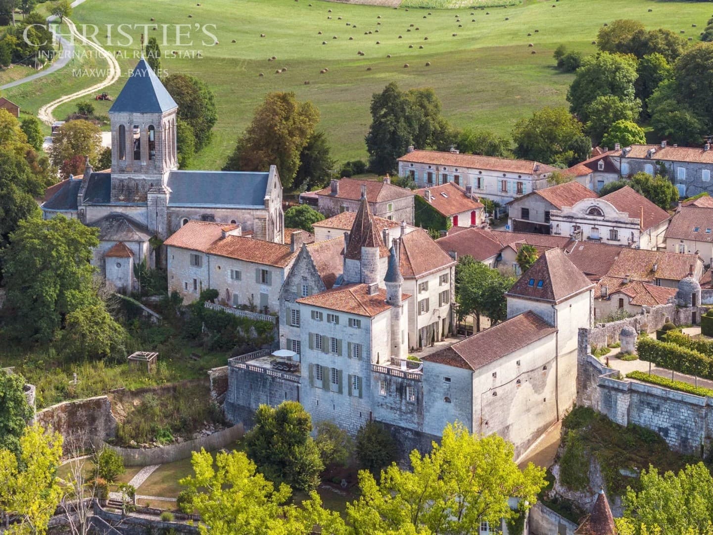 Historic Château With 15 Bedrooms And Panoramic Countryside Views 3