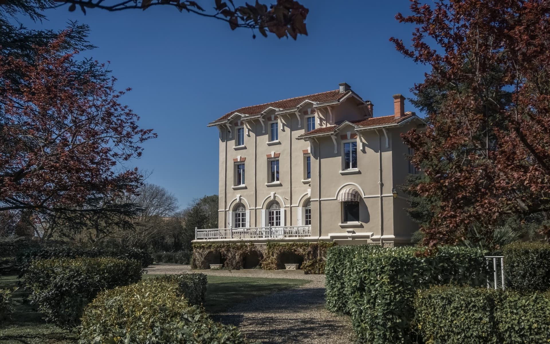 Château With 455 Sqm, 11 Bedrooms, Large Swimming Pool And Beautiful Park 2