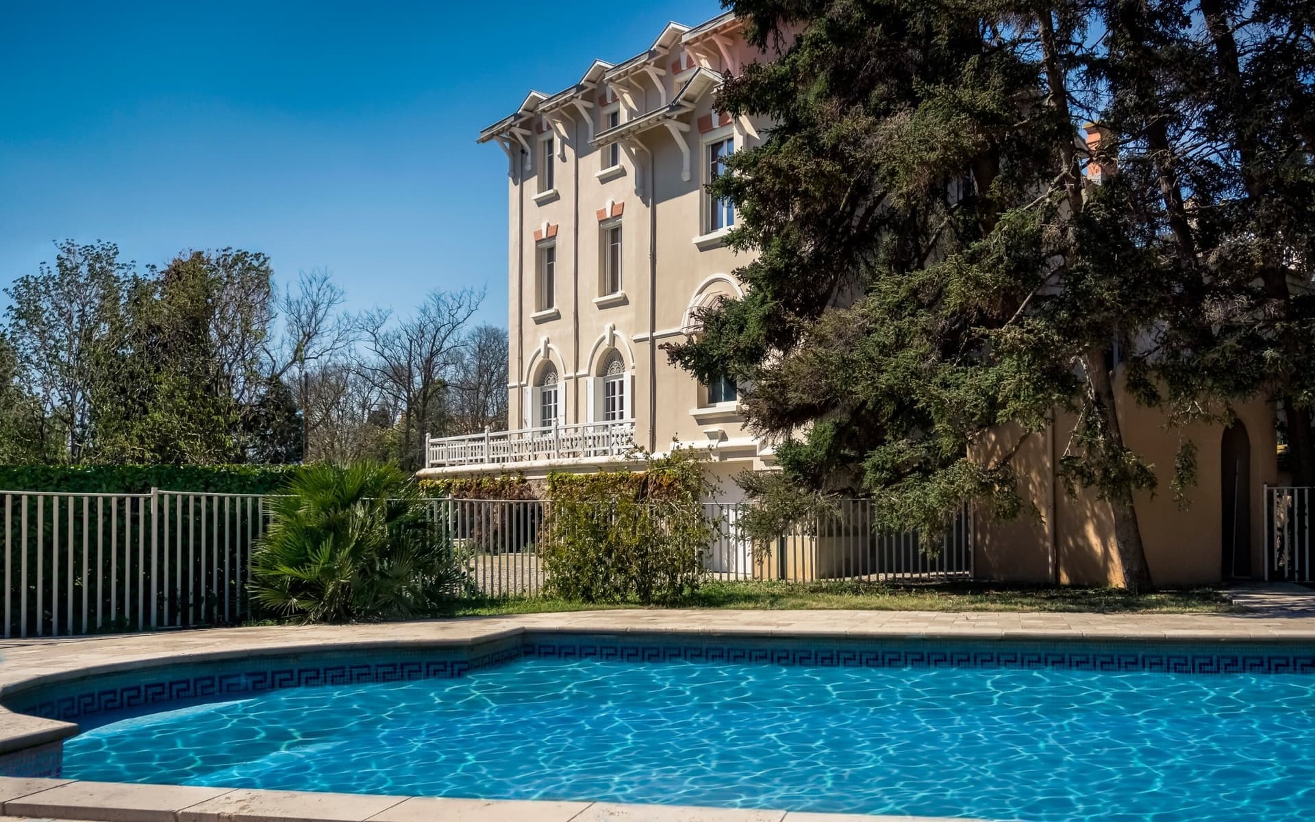Château With 455 Sqm, 11 Bedrooms, Large Swimming Pool And Beautiful Park 3